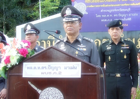 Lt. Gen. Punya Maamen, commander of Provincial Police Region 2, lays out his directives to step up efforts to prevent crimes and reduce drug trafficking during the holidays.